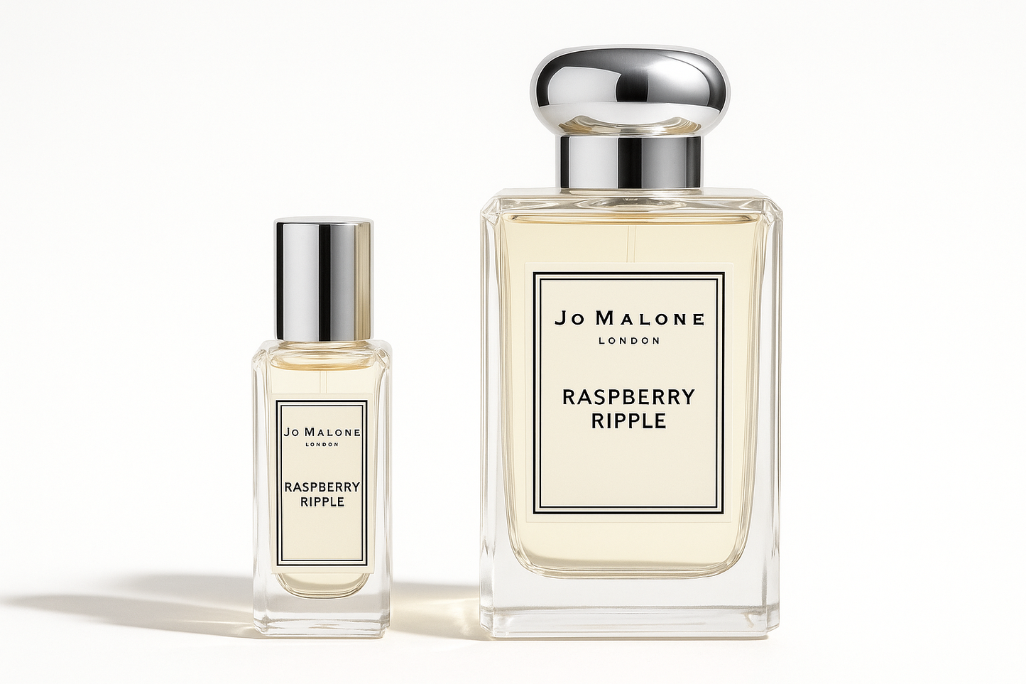Jo Malone Raspberry Ripple 12ml 试用装,与 100ml 装 Jo Malone Raspberry Ripple 香水瓶并排放置
