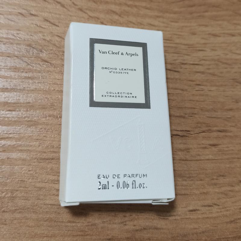 Van Cleef & Arpels 兰花皮革 2ml hivatalos parfüm minta, Van Cleef & Arpels 兰花皮革 2ml Campione di profumo ufficiale, Van Cleef & Arpels 兰花皮革 2ml amostra oficial de 香水, Van Cleef & Arpels Orchid Leather 2ml 官方香水喷雾, Mostră oficială de parfum Van Cleef & Arpe