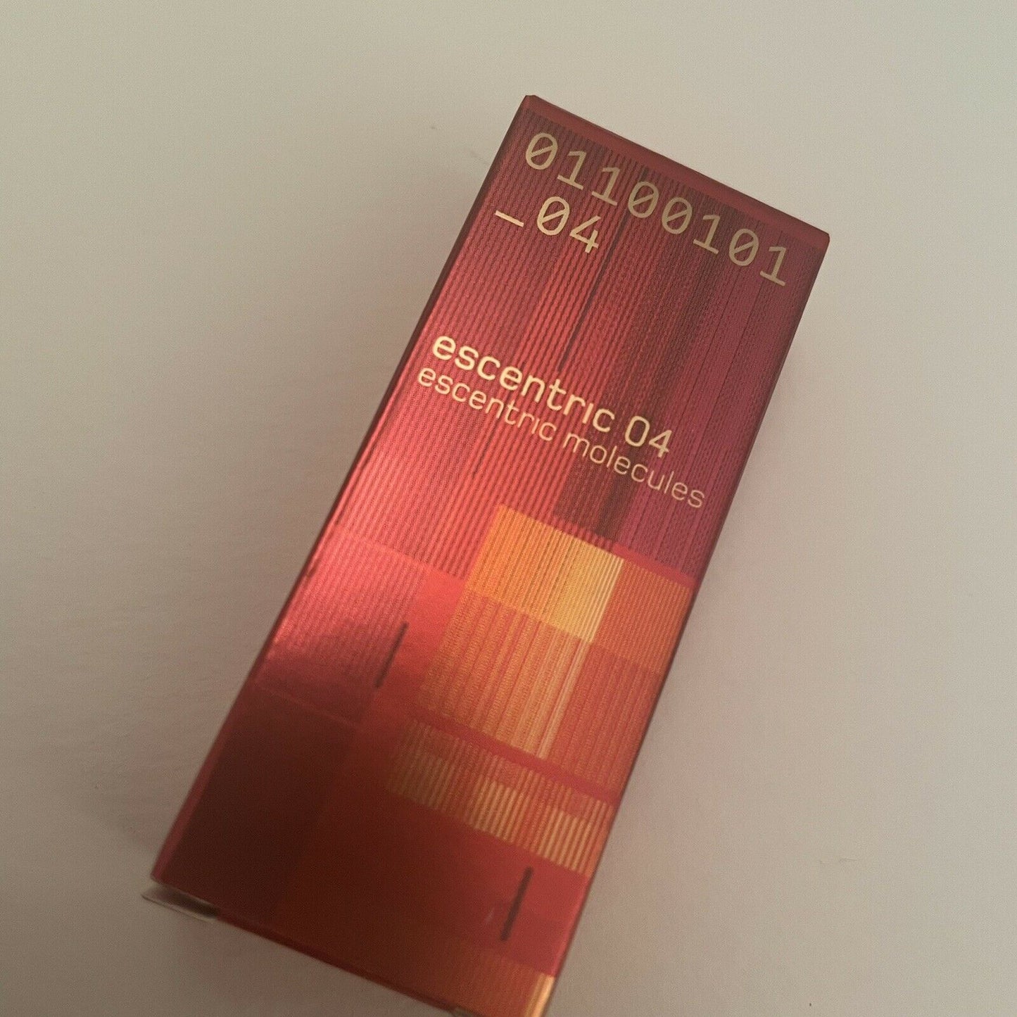 Escentric Molecules Escentric 04 2ml 0.07 fl.盎司。 hivatalos parfüm minta, Escentric Molecules Escentric 04 2ml 0.07 fl.盎司。 amostra oficial de 香水,Escentric Molecules Escentric 04 2ml 0.07 fl。盎司。 官方香水样品, Mostră oficială de parfum Escentric Molecules Esc
