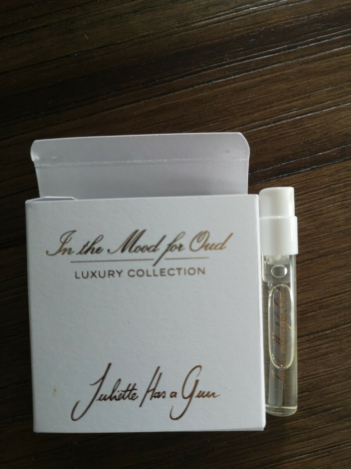 Juliette Has a Gun In the Mood for Oud 1.7ml oficjalna próbka 香水， Juliette Has a Gun In the Mood for Oud 1.7ml официальный образец духов， Juliette Has a Gun In the Mood for Oud 1.7ml uradni vzorec parfuma，