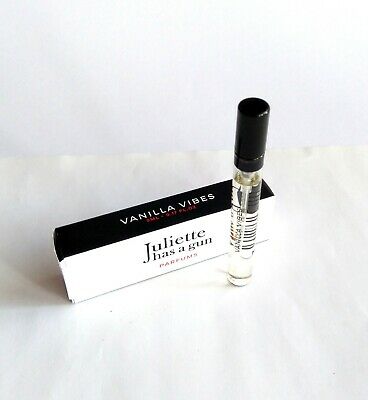 Juliette Has a Gun 香草氛围 4 毫升 0.135 液体盎司盎司。型号：Juliette Has a Gun Vanilla Vibes 4ml 0.135 fl.盎司。 oficjalna próbka 香水，Juliette Has a Gun 香草氛围 4ml 0.135 fl.盎司。 официальный образец духов, Juliette Has a Gun 香草氛围 4ml 0.135 fl.盎司。乌拉德尼·沃佐雷克香水，